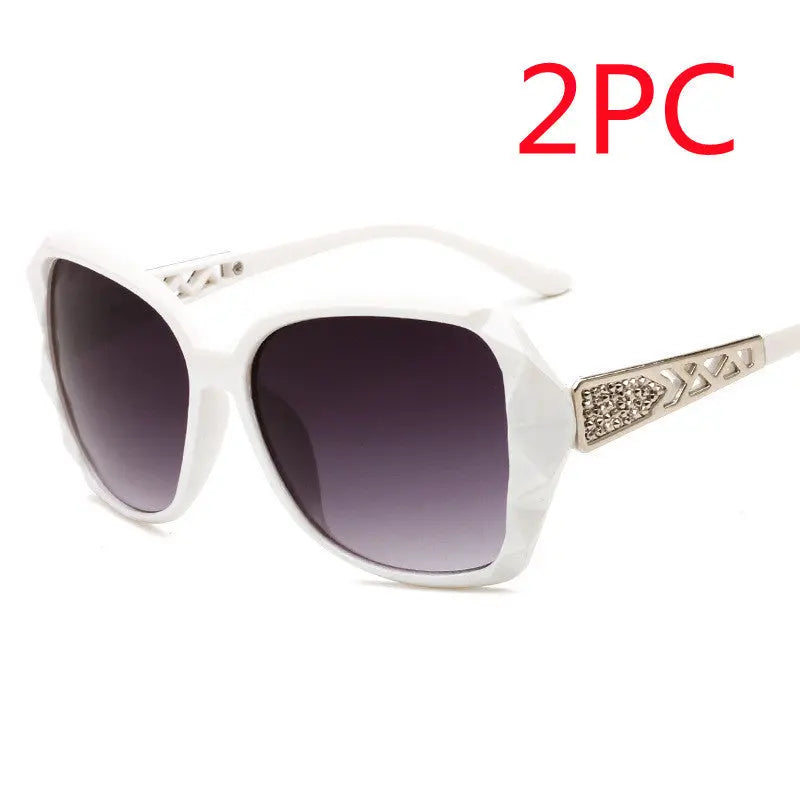 ClassiCove™ Luxe Violet Gradient Sunglasses Desi Hands